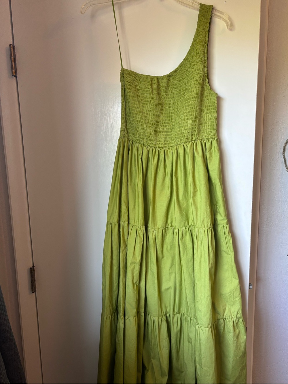 One-Shoulder, o.p.t. Green dress worn once, in great condition!
